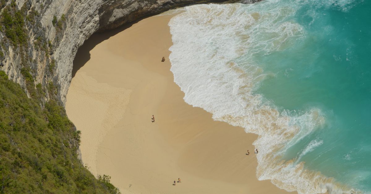 Kelingking Beach on Nusa Penida, Bali, with its dinosaur-shaped cliff and turquoise bay below